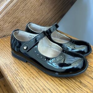 Footmates Emma girls Black patent leather Mary Jane dress shoes #glamour